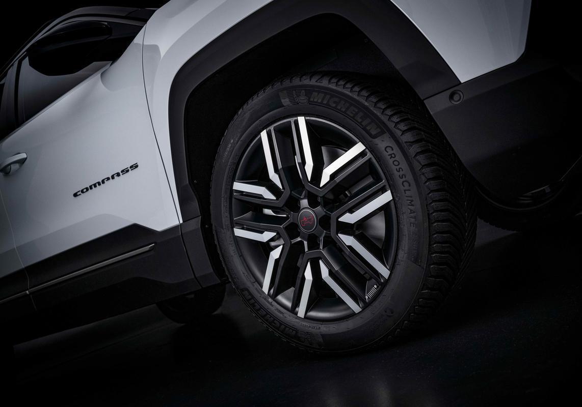 Jeep Compass 2025 4x4 - cerchioni