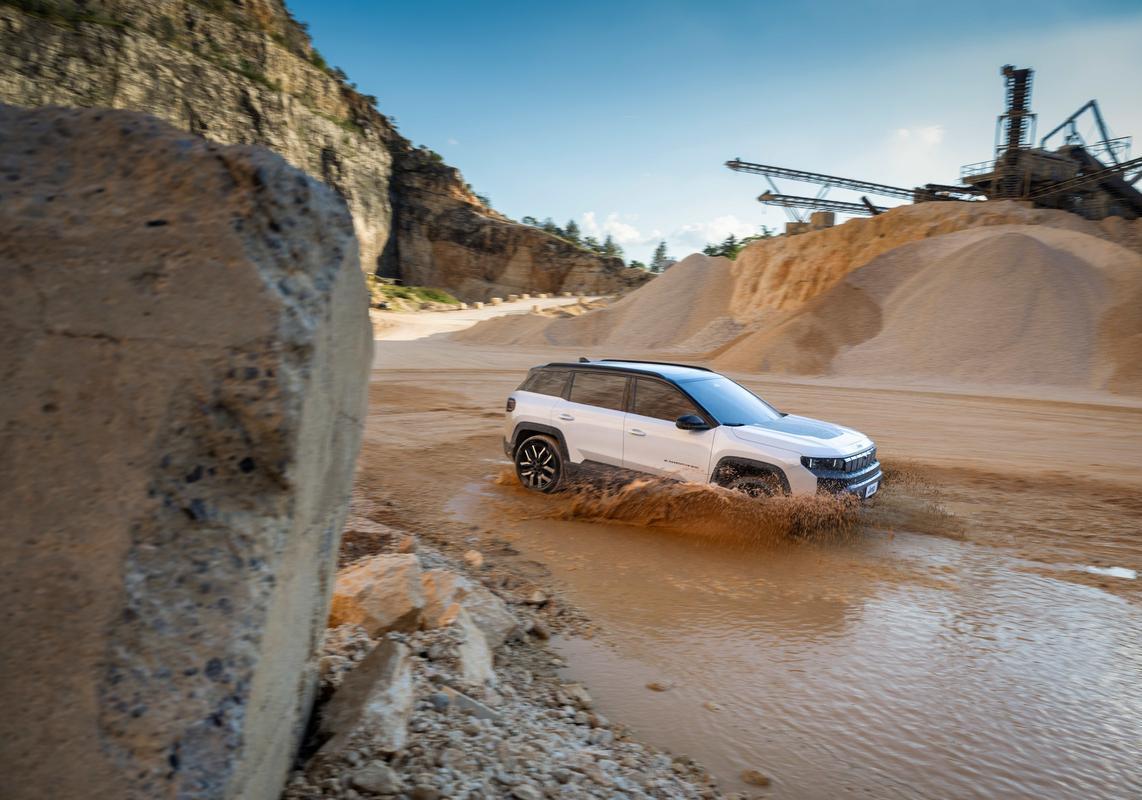 Jeep Compass 4xe - in cantiere