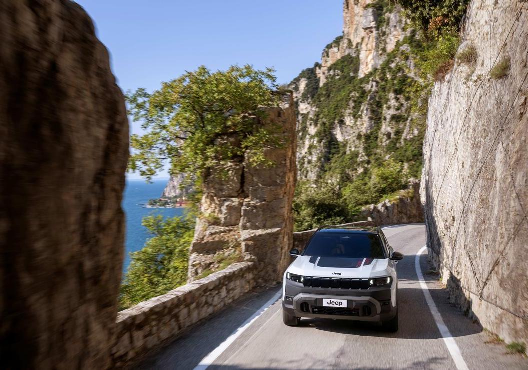 Jeep Compass 4xe - on road 2