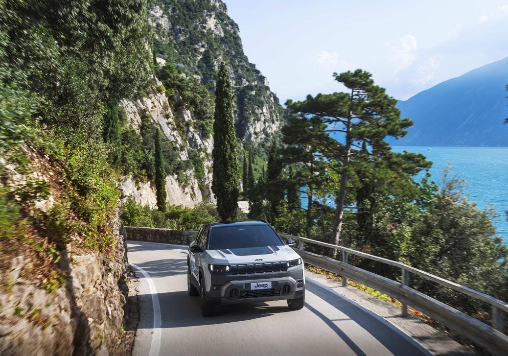 Jeep Compass 4xe - on road 3