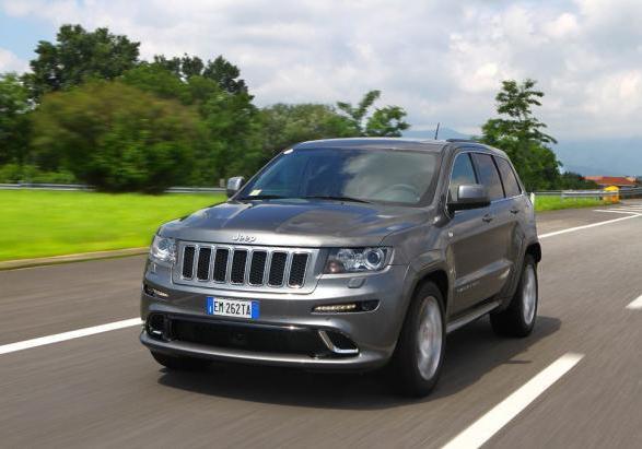 Jeep Grand Cherokee SRT tre quarti anteriore