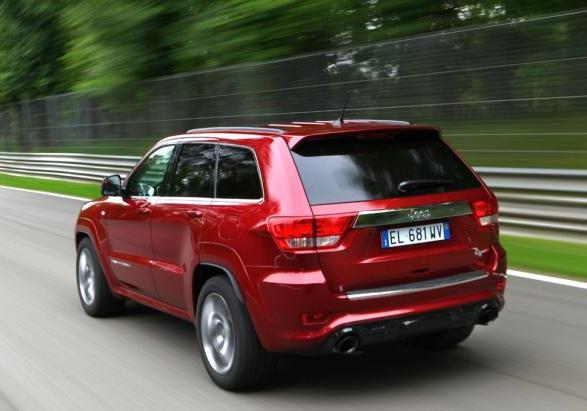 Jeep Grand Cherokee SRT tre quarti posteriore lato sinistro