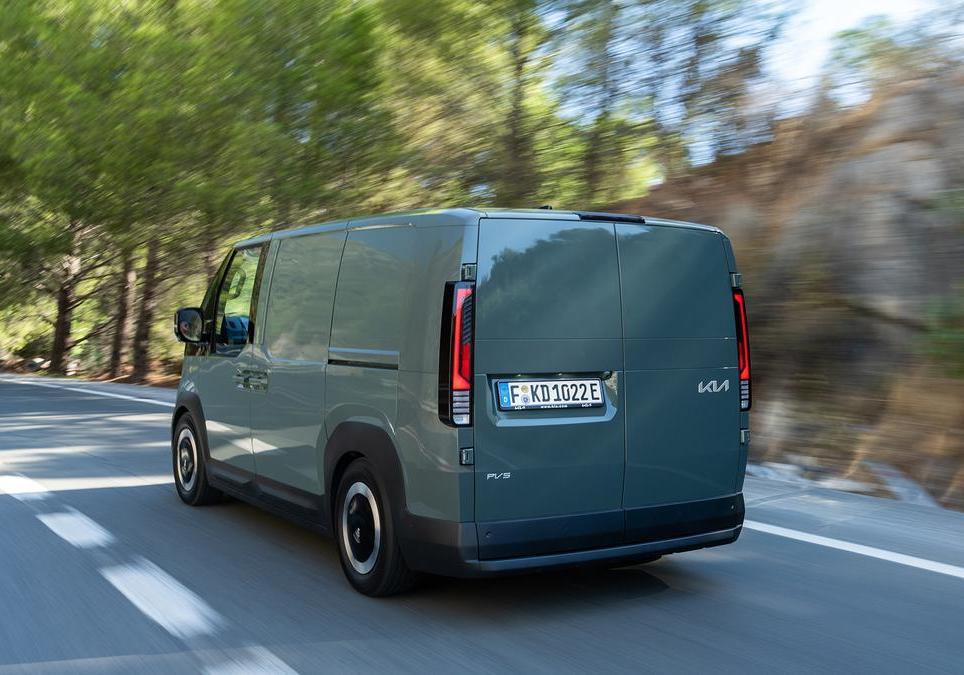 Kia PV5 Cargo - retro