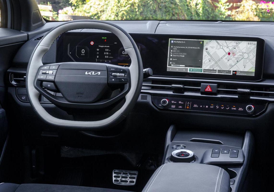 Kia Sportage 2025 diesel ibrida abitacolo