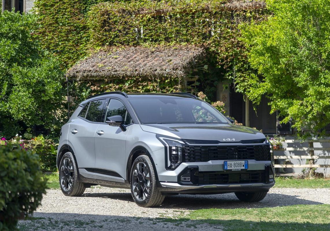 Kia Sportage 2025 diesel ibrida foto