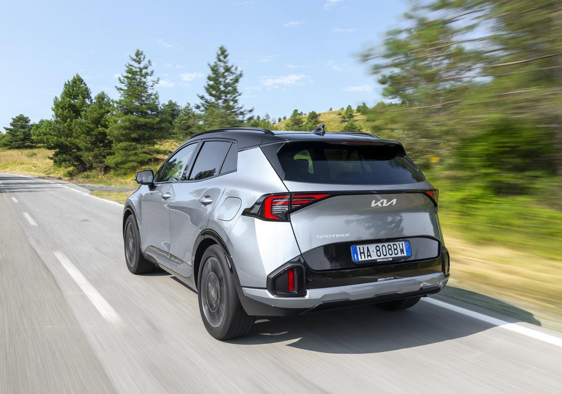 Kia Sportage 2025 diesel ibrida posteriore