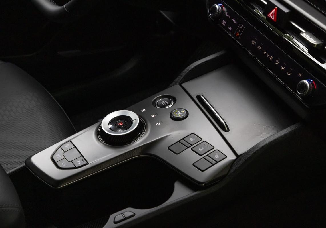 Kia Sportage Tri-Fuel Black Edition tunnel centrale