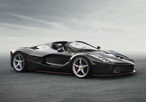 La Ferrari LaFerrari aperta tre quarti