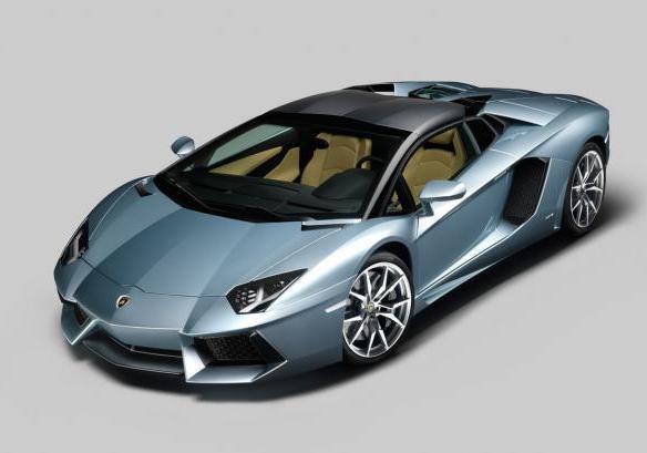 Lamborghini Aventador LP 700-4 Roadster col tetto chiuso