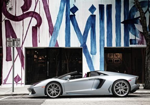 Lamborghini Aventador LP 700-4 Roadster di lato