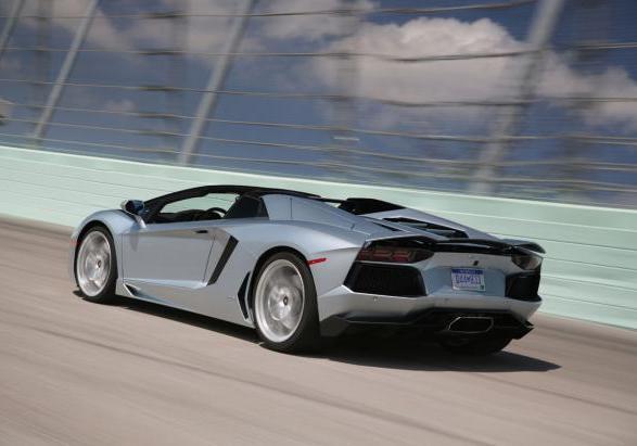 Lamborghini Aventador LP 700-4 Roadster linea tre quarti posteriore