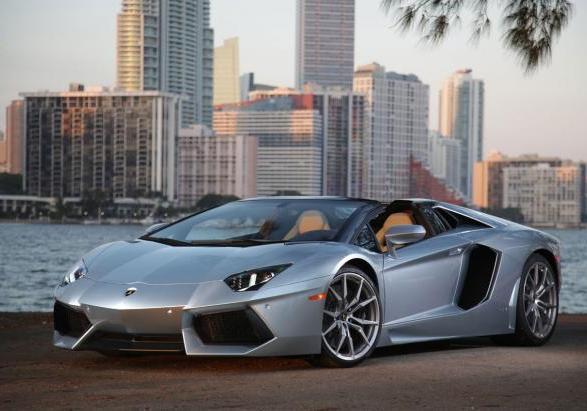 Lamborghini Aventador LP 700-4 Roadster tre quarti anteriore