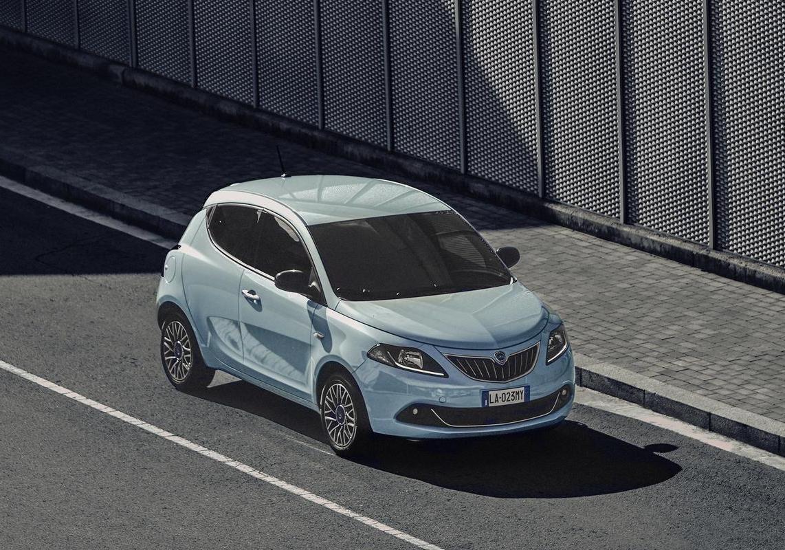 Lancia Ypsilon 2023 verde rugiada