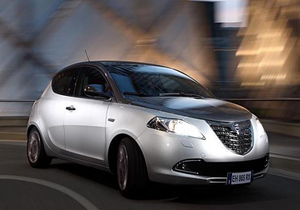 Lancia Ypsilon 5 porte tre quarti anteriore