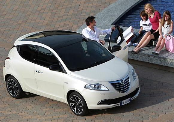 Lancia Ypsilon Nuova Collezione dall'alto lato destro