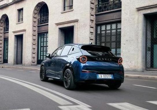 Lancia Ypsilon versione ibrida