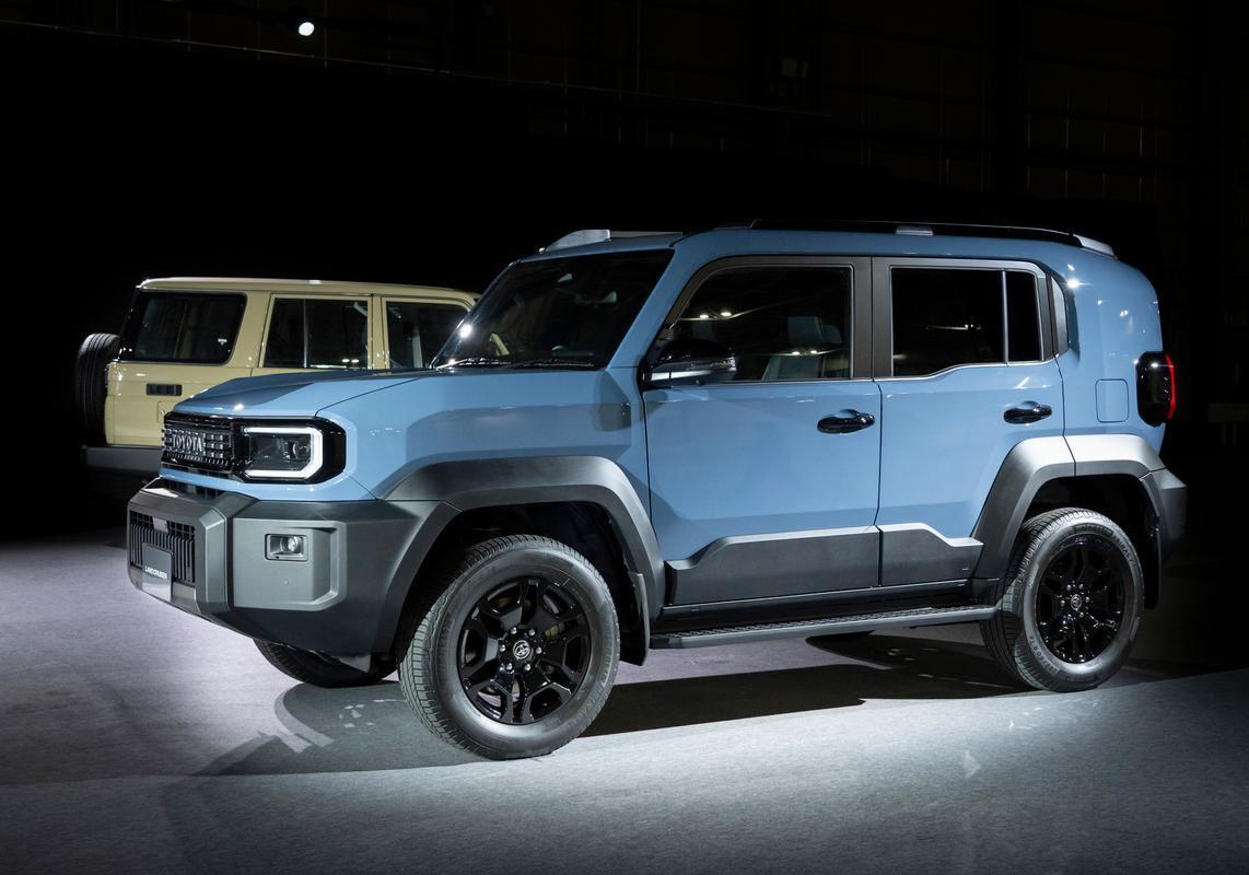 Land Cruiser FJ - laterale