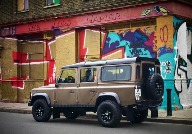 Land Rover Defender 110 XTech Special Edition tre quarti posteriore