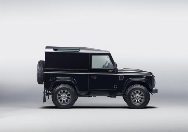 Land Rover Defender LXV profilo