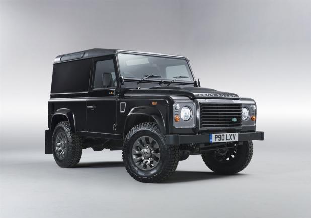 Land Rover Defender LXV tre quarti anteriore