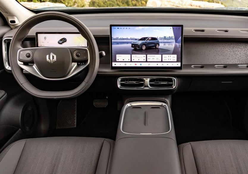 Leapmotor B10 elettrica abitacolo