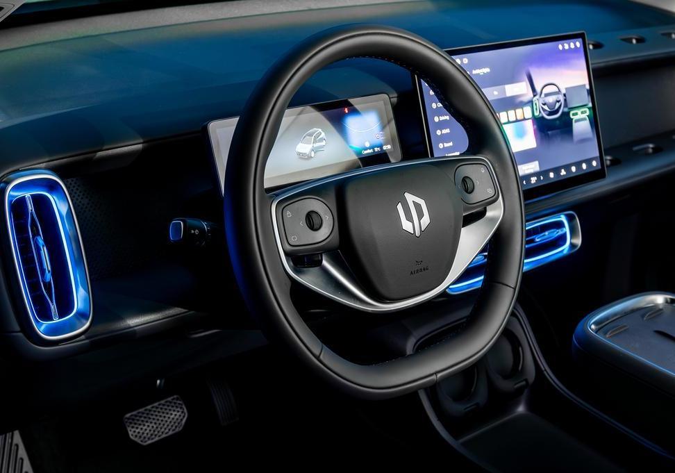 Leapmotor B10 elettrica interni