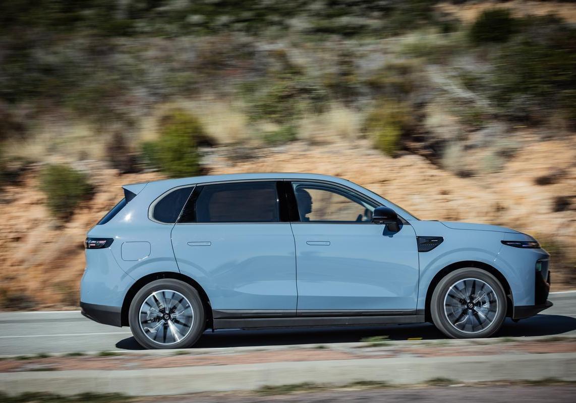 Leapmotor B10 elettrica profilo