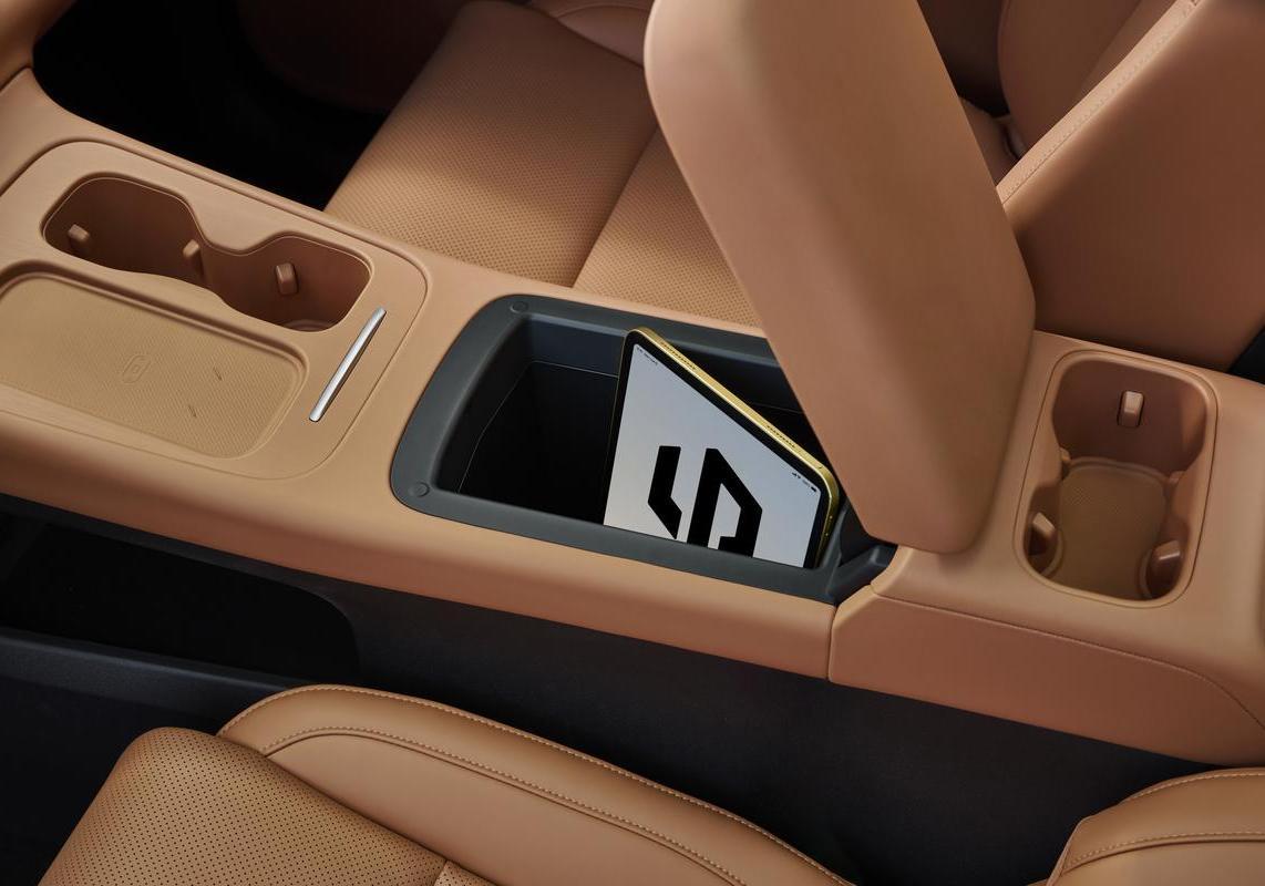 Leapmotor C10 AWD e Long Range - tunnel