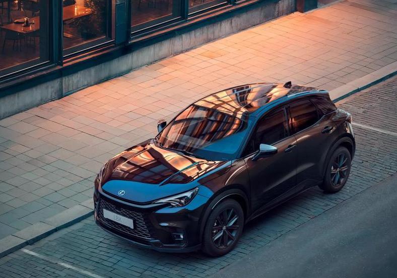 Lexus LBX Vibrant Edition - black dall'alto