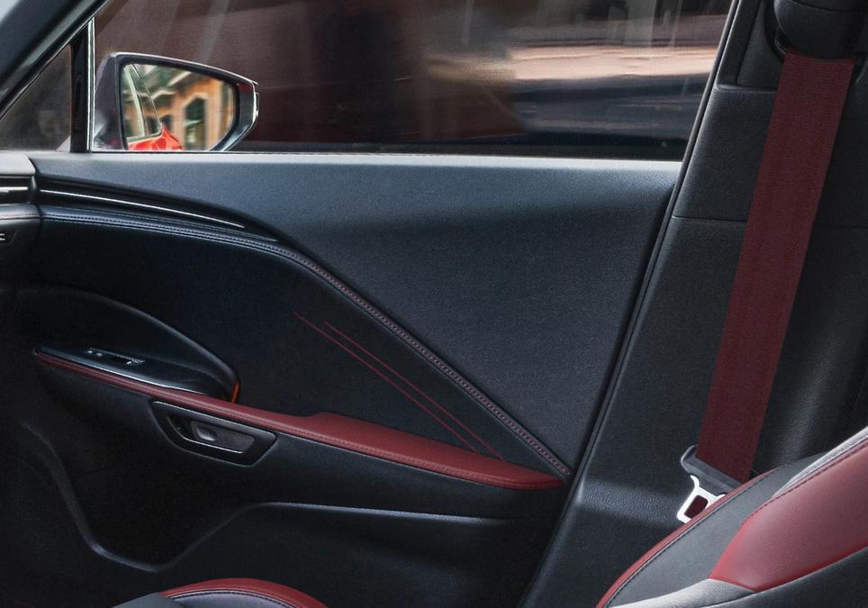 Lexus LBX Vibrant Edition - interni dettaglio