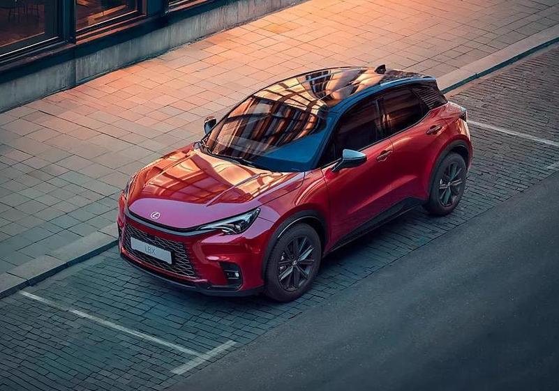 Lexus LBX Vibrant Edition - red dall'alto