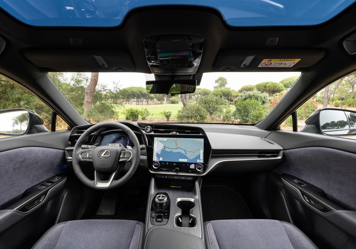 Lexus RZ - interno