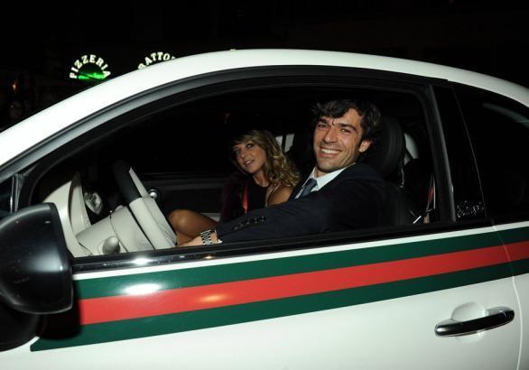 Luca Argentero e Miriam Catania sulla Fiat 500 by Gucci
