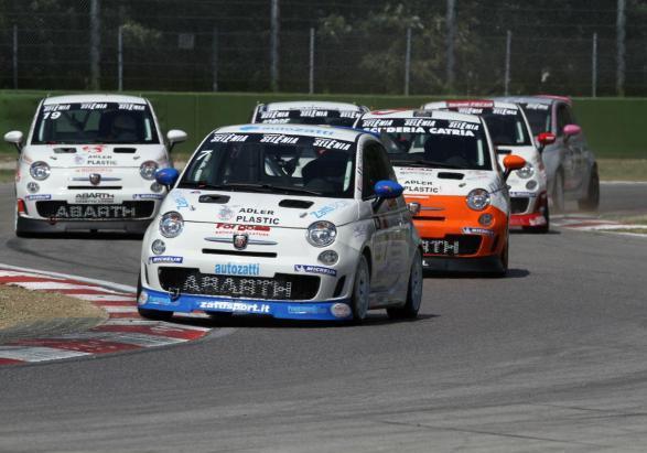 Make it your race 2012 Trofeo Abarth 500 Selenia Italia curva