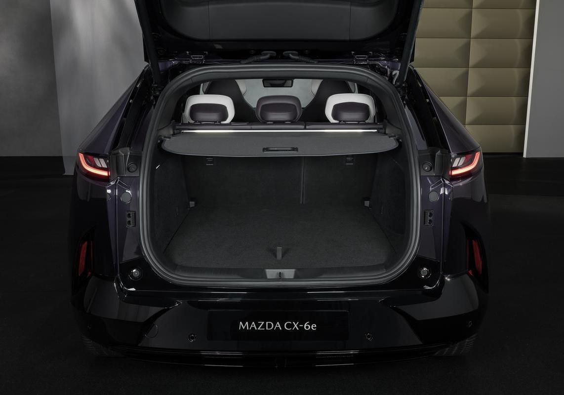 Mazda CX-6e foto bagagliaio