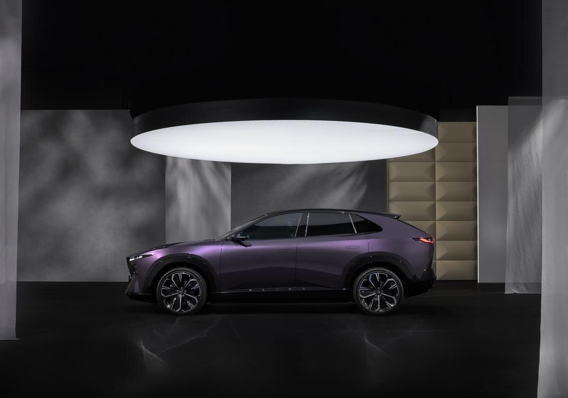 Mazda CX-6e foto profilo