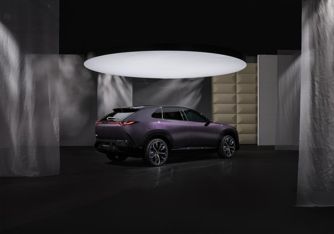Mazda CX-6e Nightfall Violet 4