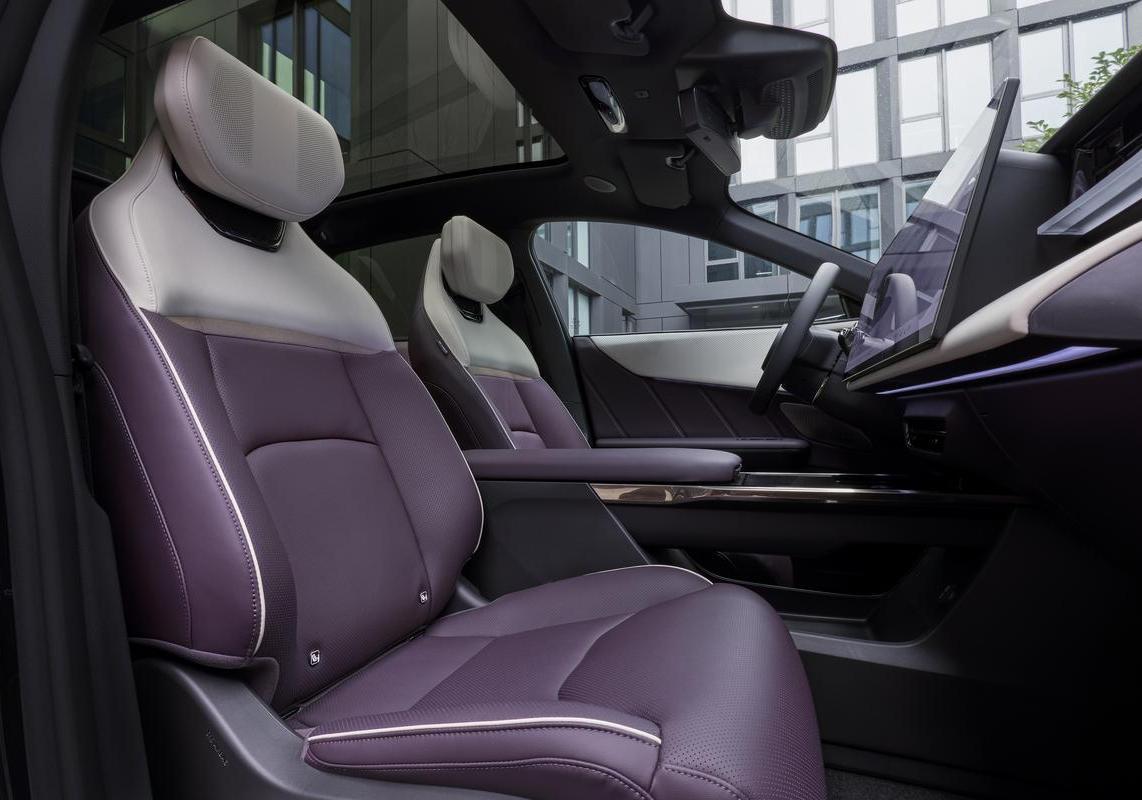 Mazda CX-6e Takumi Plus Deep Night Violet 17