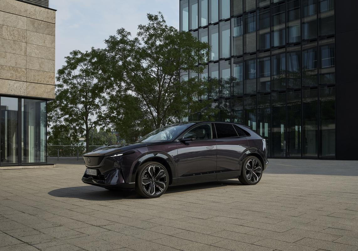 Mazda CX-6e Takumi Plus Deep Night Violet 7