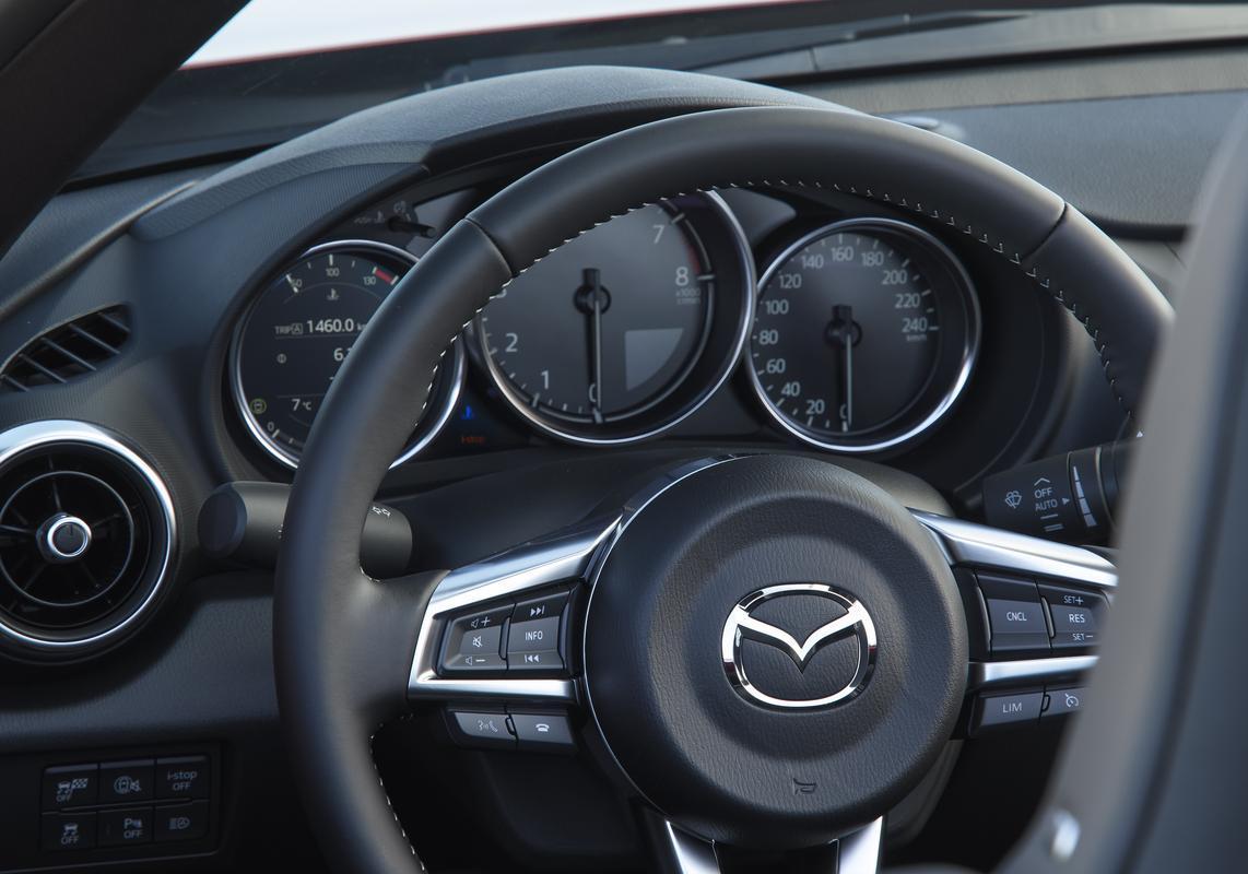 Mazda MX-5 Homura interni