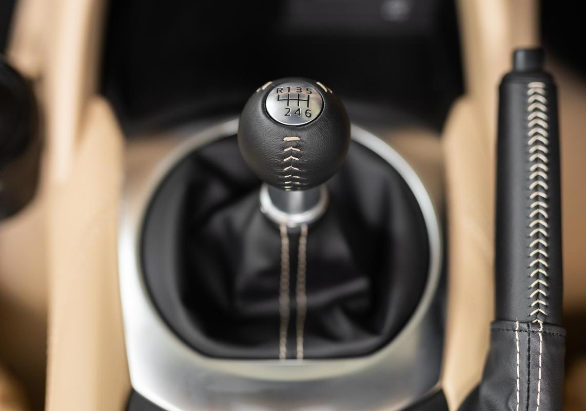 Mazda MX-5 Kazari blu capote tela beige cambio