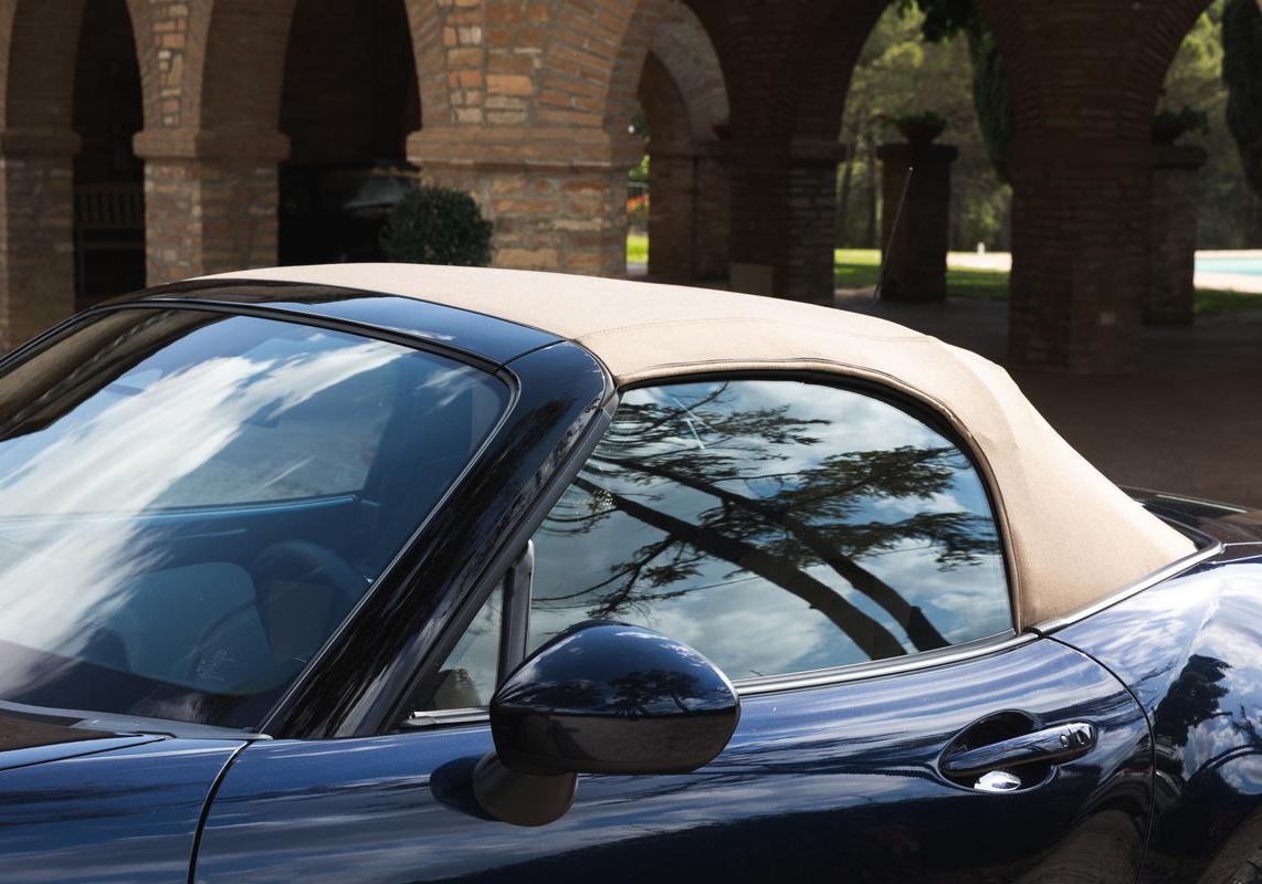 Mazda MX-5 Kazari blu capote tela beige foto