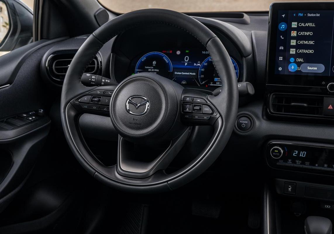 Mazda2 Hybrid 2024 volante