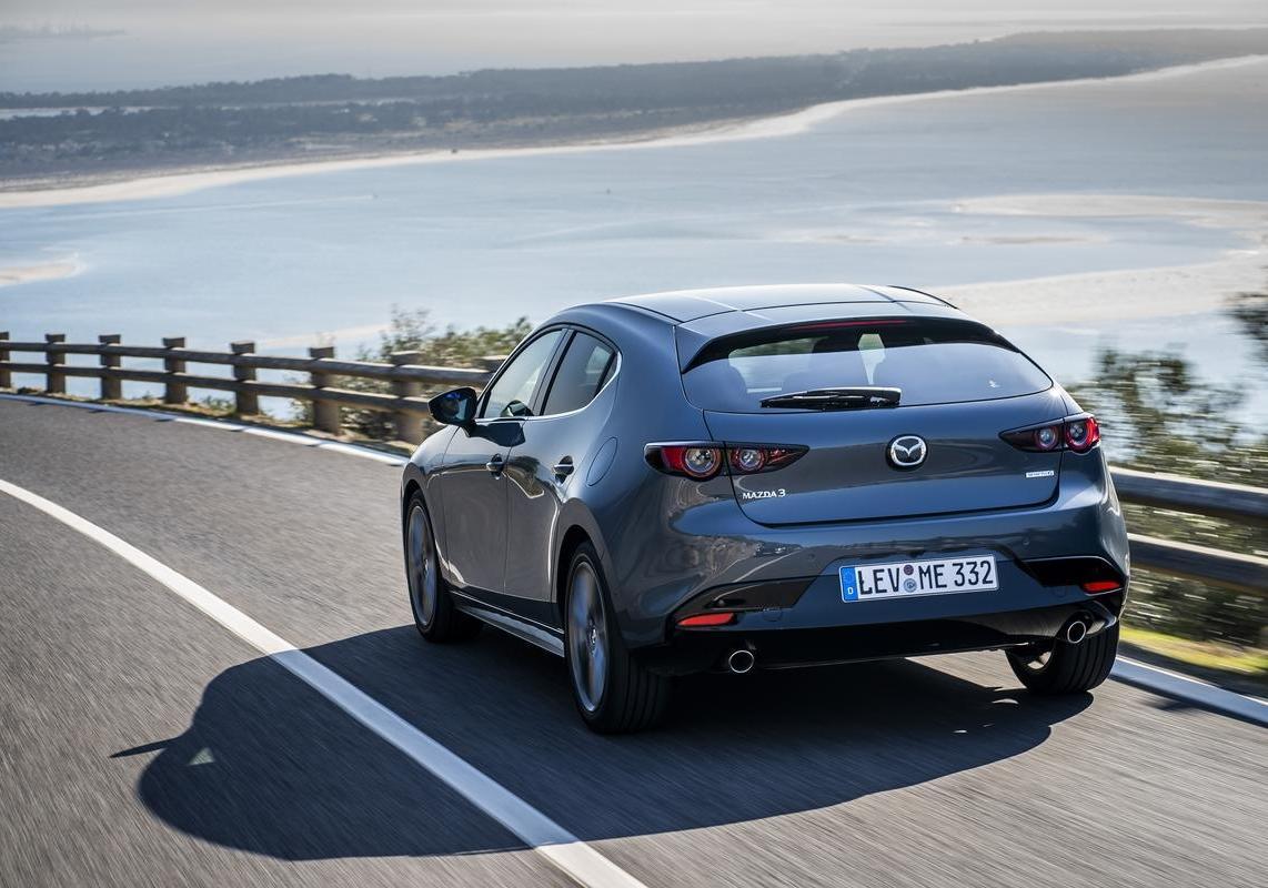 Mazda3 Skyactive-X 2021 posteriore foto