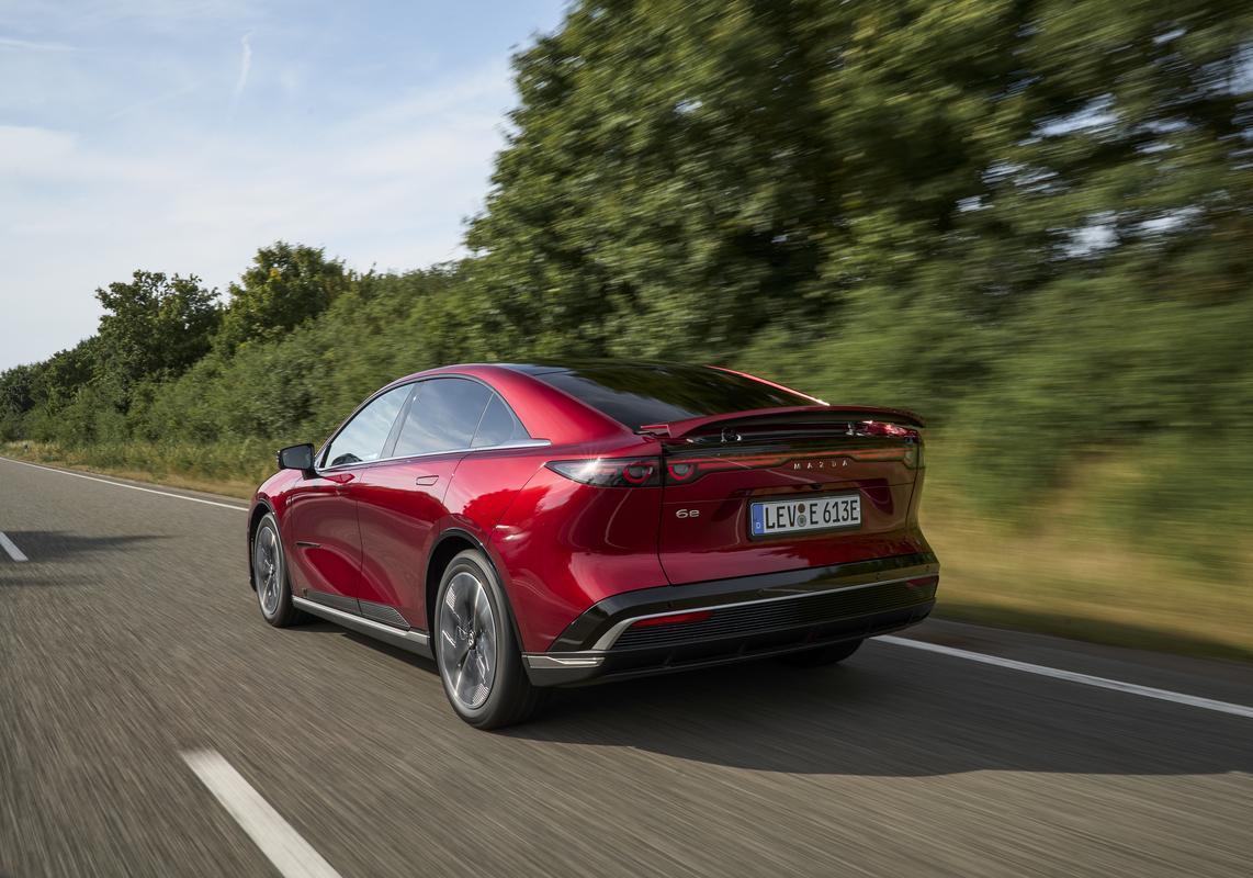 Mazda6e posteriore