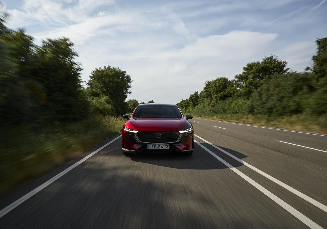 Mazda6e Soul Red Crystal anteriore