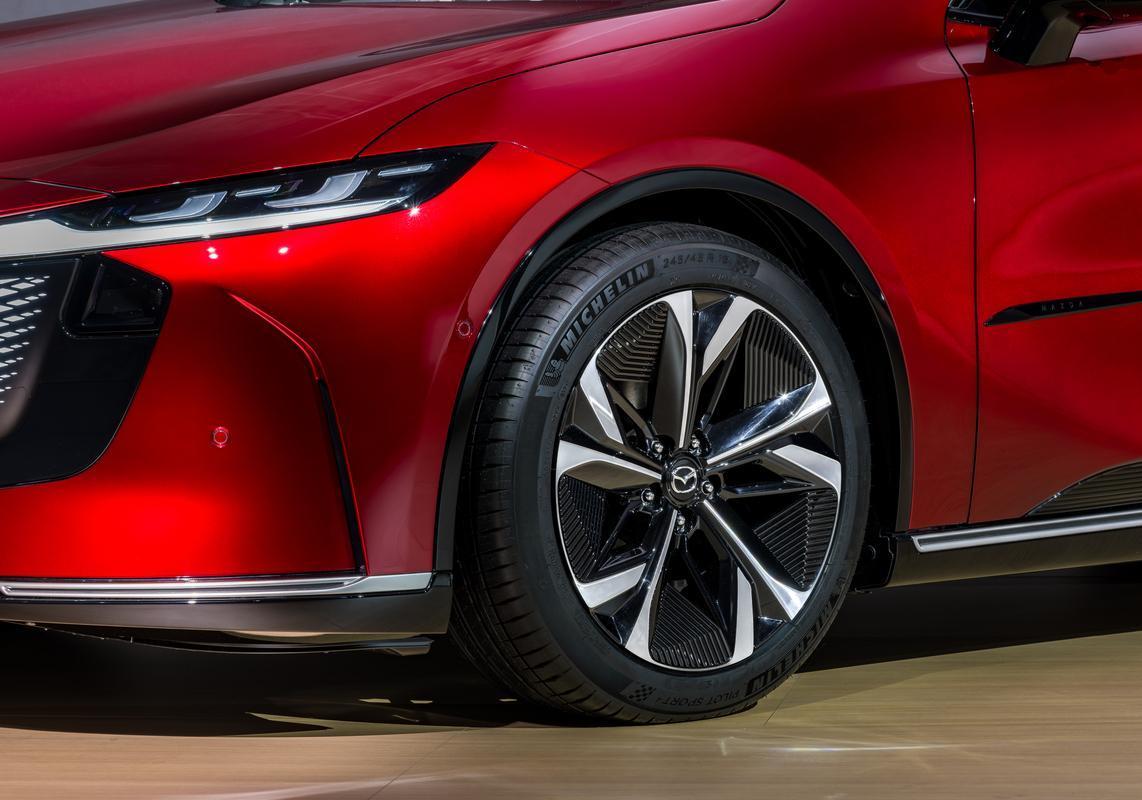 Mazda6e Soul Red Crystal cerchi lega