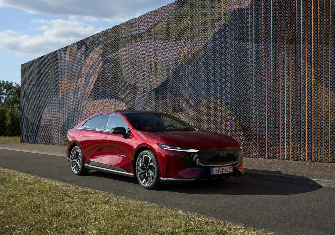 Mazda6e Soul Red Crystal foto