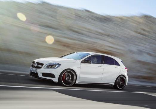 Mercedes A 45 AMG profilo lato sinistro