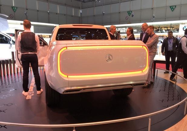 Mercedes Benz Concept X Class posteriore